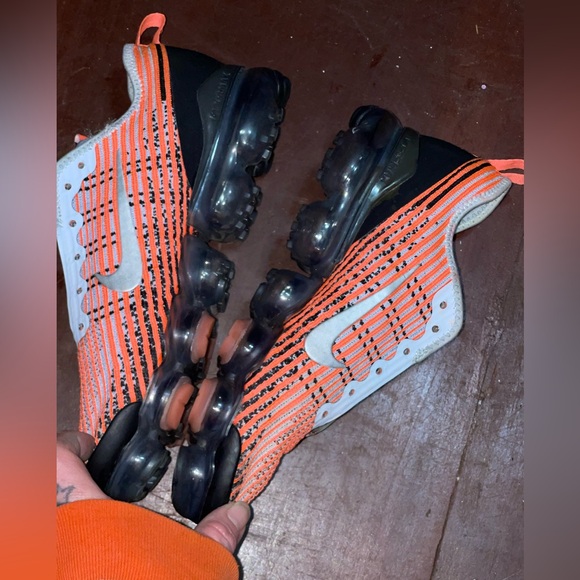 Nike Air VaporMax FlyKnit 3 GS mango sneakers - Picture 4 of 9